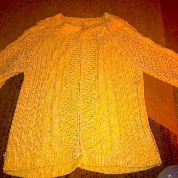 sweater    - Picture 1 of 3
